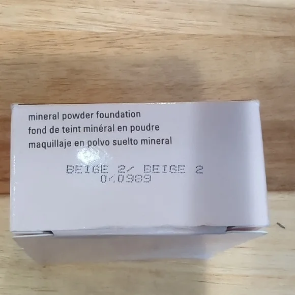 Mary Kay Mineral Powder Foundation Beige 2 - Picture 2 of 2